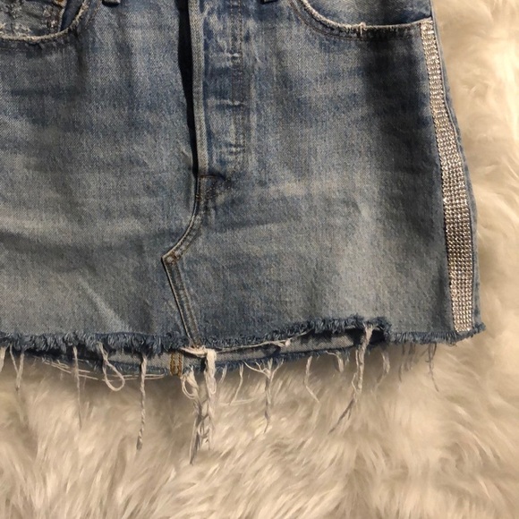 Levi’s Light Wash Deconstructed Mini Skirt Size 27 - Picture 3 of 8